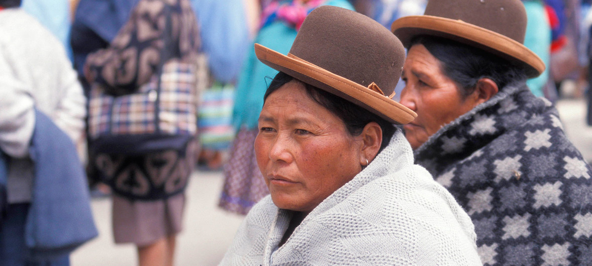 Mujeres indígenas en una calle de La Paz, Bolivia