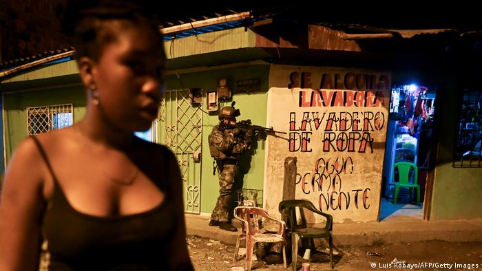 Patrulla militar en Buenaventura, en la región del Valle del Cauca, una de las ciudades más afectadas por la violencia entre grupos armados, en una imagen de febrero