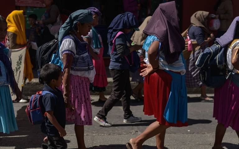 Grupo de personas caminando