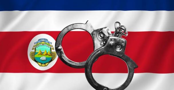 montaje de imagen de bandera de Costa Rica y esposas