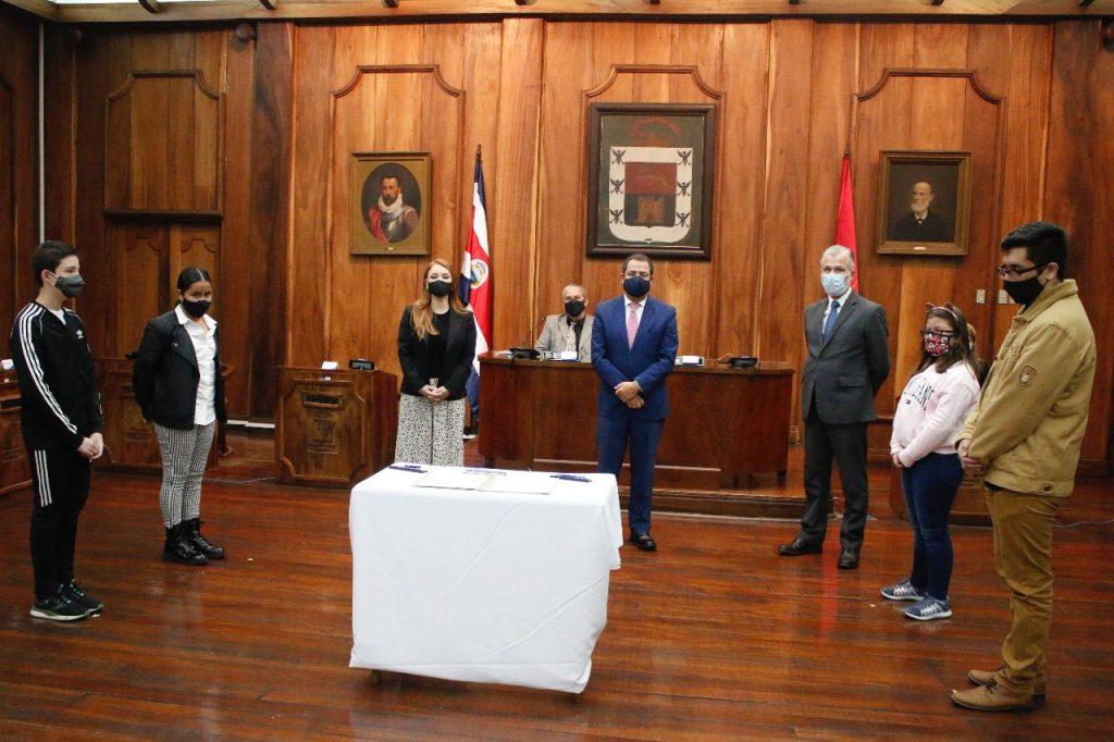 Alcalde local, Mario Redondo.