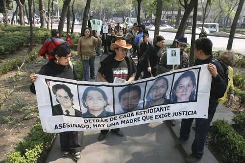 Imagen de Protesta ante la embajada de Colombia en Méxicoen febrero de 2009, para exigir justicia por los estudiantes mexicanos asesinados en Sucumbíos, Ecuador.
