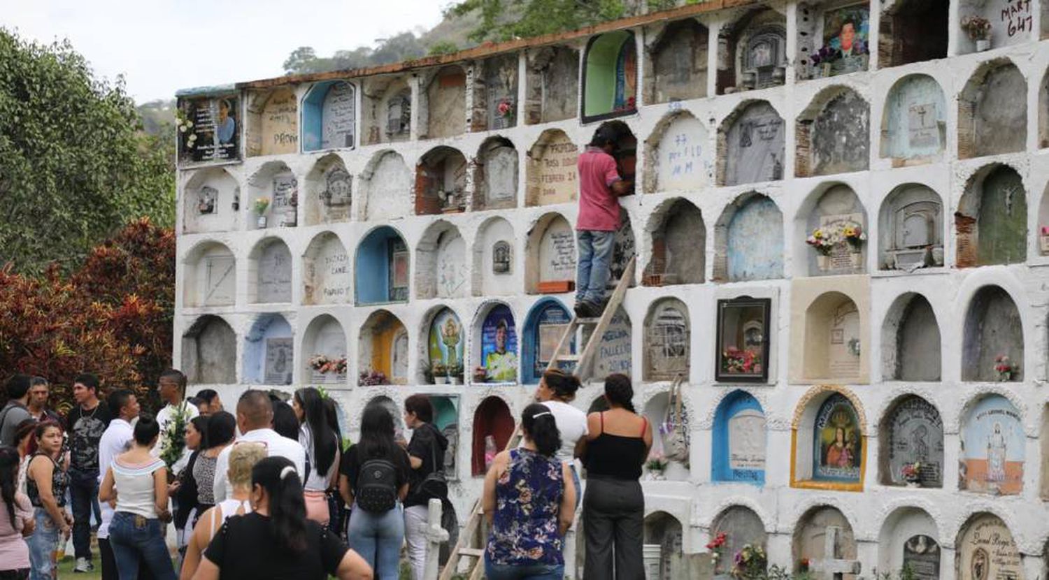 El sepelio de un cuerpo identificado por la JEP en el cementerio de Dabeiba, Antioquia, en febrero de 2020.