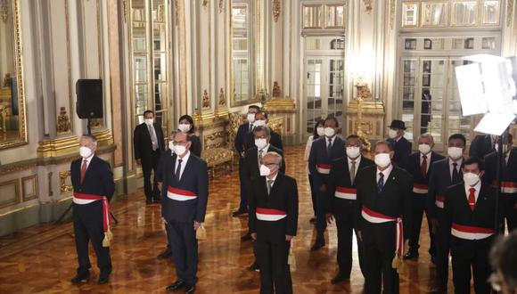 Gabinete ministerial de Peer&uacute; siendo juramentado