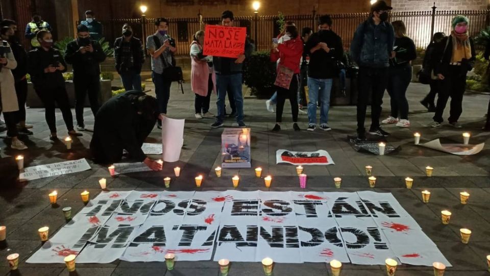 Manifestación con manta que indica "¡Nos están matando!