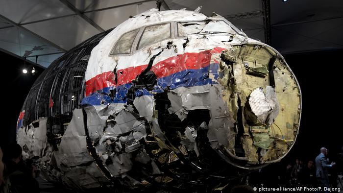 Fotografía de los restos del avión derribado por Rusia en Ucrania