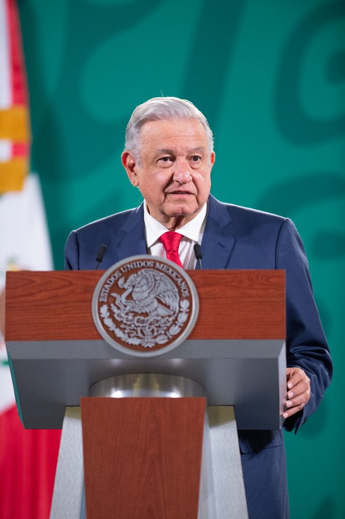 Presidente AMLO dando discurso