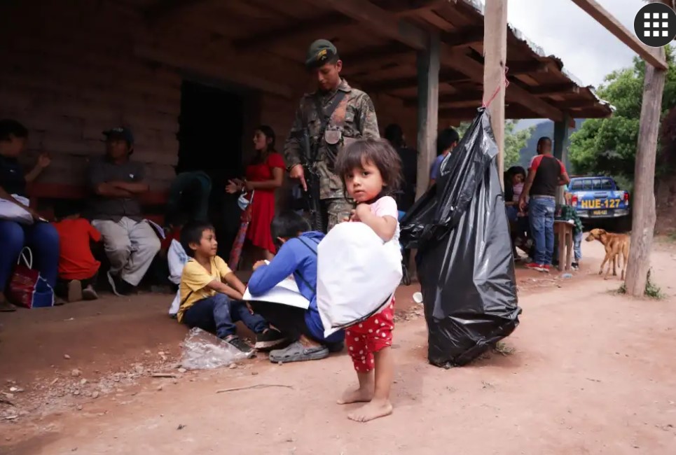 El Ejército de Guatemala desplegó un fuerte operativo en la frontera para no permitir el ingreso del crimen organizado, salvaguardar la integridad de los mexicanos y Guatemaltecos. Foto Damián Sánchez/Cuartoscuro/La Jornada.