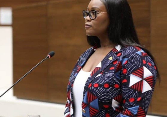 La Defensora de los Habitantes, Angie Cruickshank, rindi&oacute; su informe de labores del per&iacute;odo 2023-2024 ante el Plenario de la Asamblea Legislativa.