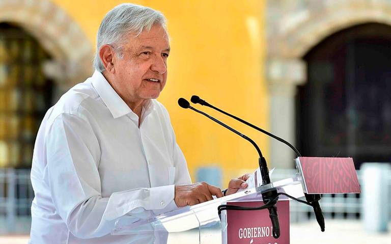 Presidente AMLO dando un discurso