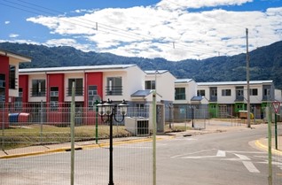 Imagen de casas construidas en condominio