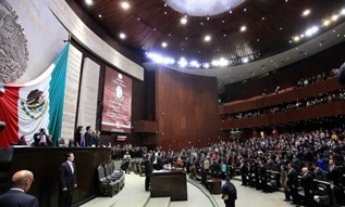 Imagen desde un costado de la Cámara de Diputados de México.