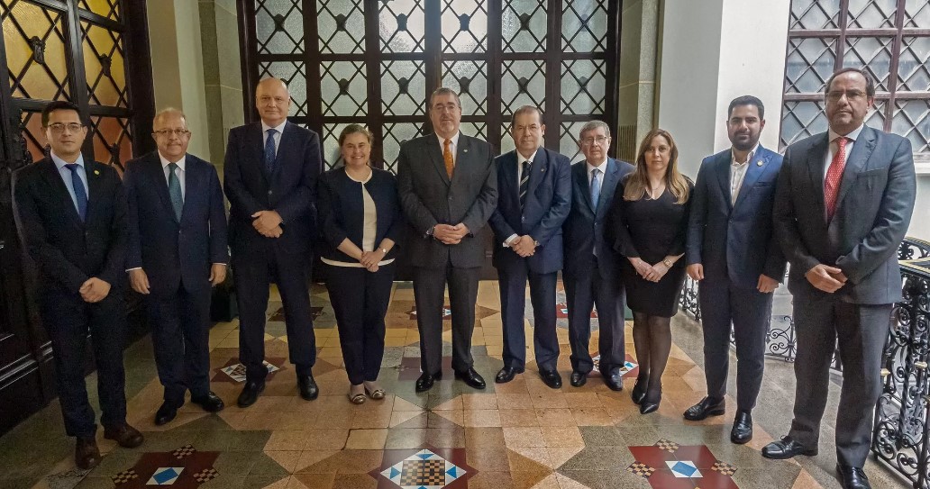 Presidente Arevalo y personas