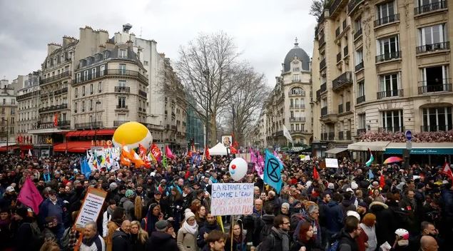 Personas en una manifestaci&oacute;n en la calle