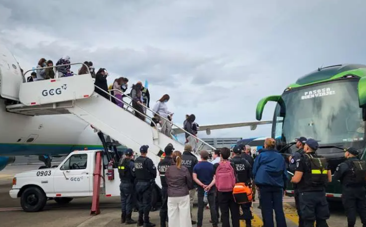 Migrantes expulsados de EEUU a Costa Rica