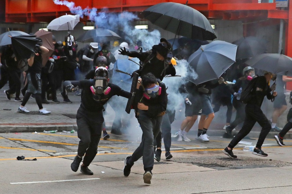 Enfrentamientos entre autoridades y civiles en Hong Kong