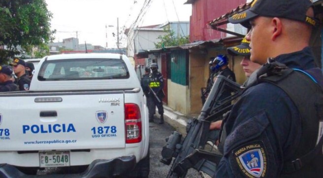 Policías costarricenses