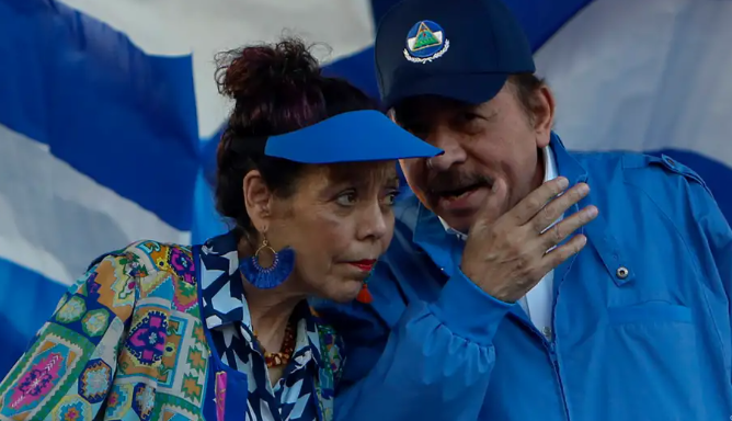 Daniel Ortega y a su esposa Rosario Murillo.