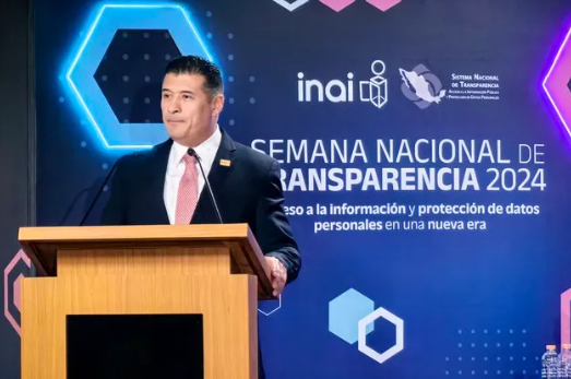 Adrián Alcalá, presidente del INAI en México.