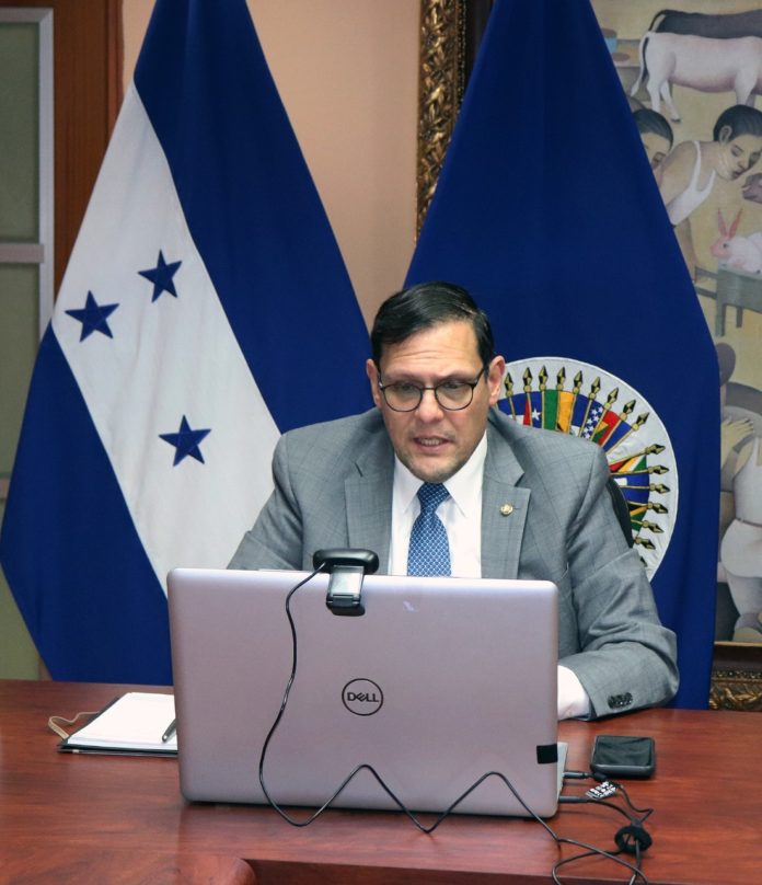 Canciller Lisandro Rosales