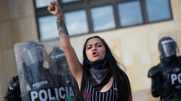 Mujer parte de manifestaciones