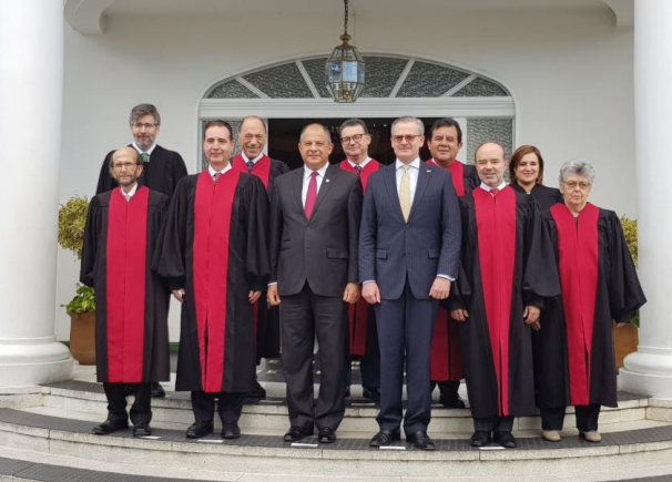 Presidente Luis Guillermo Solís y jueces de la Corte Interamericana de Derechos Humanos